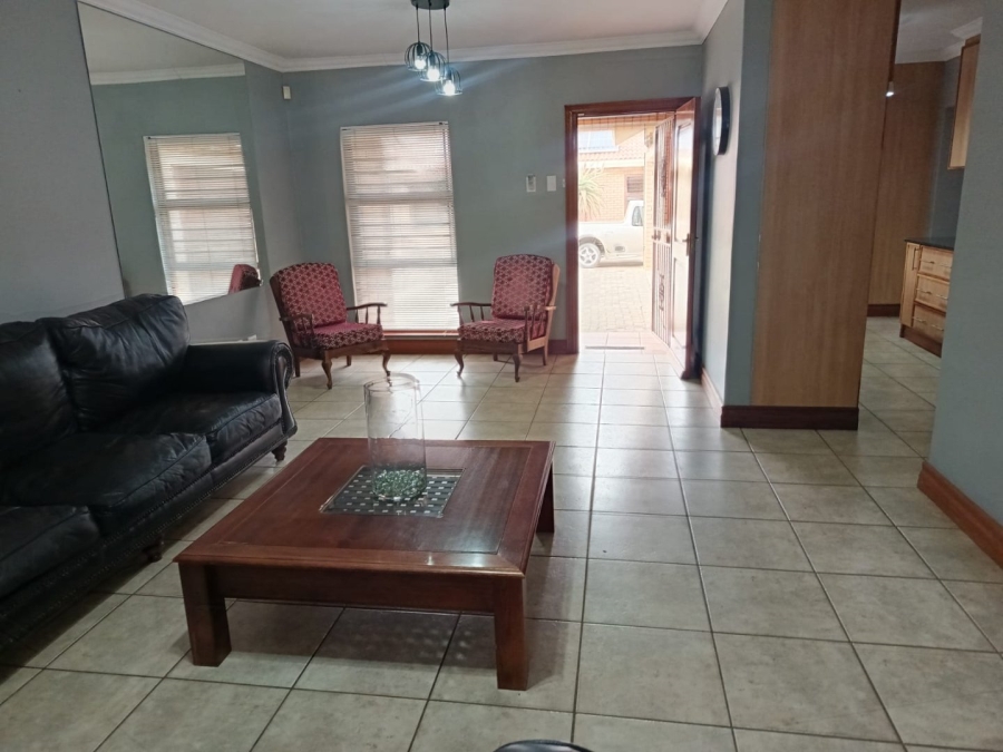 3 Bedroom Property for Sale in Roylglen Gardens Northern Cape